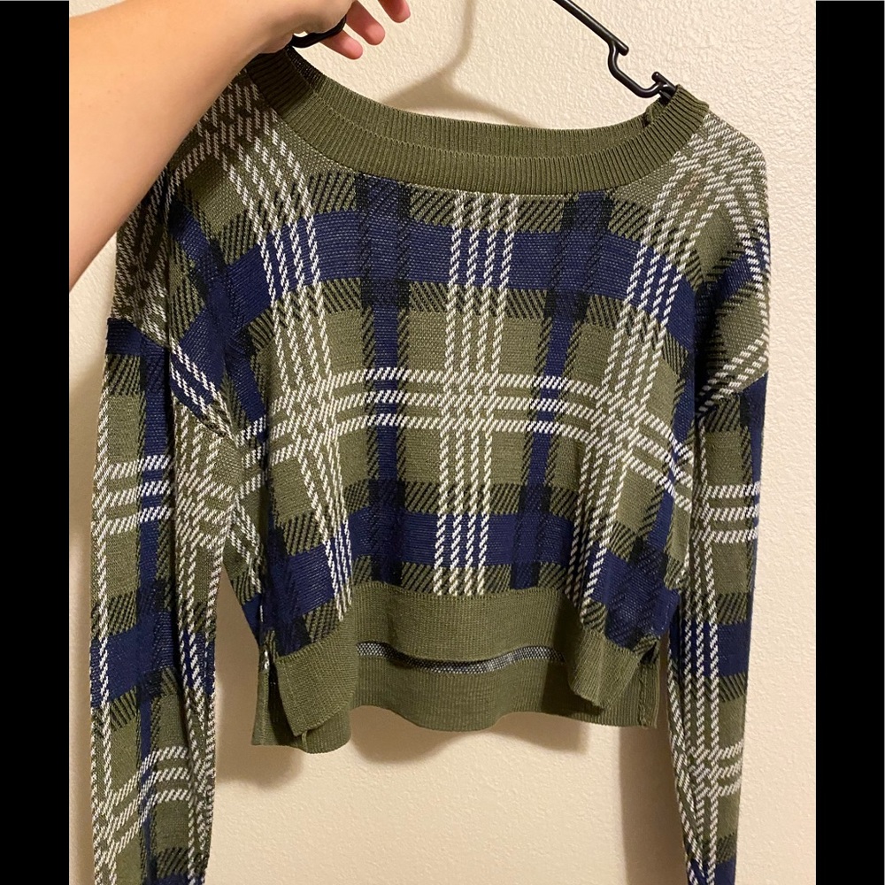 lightweight long sleeve crop top